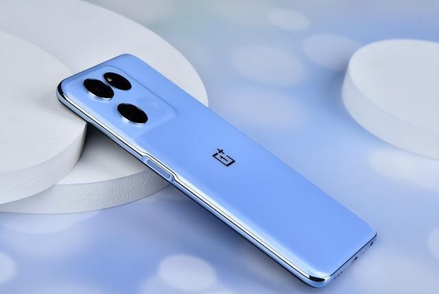 一加科技|一加“崛起”了！6400万三摄+5000mAh，性价比非常高，值得入手！