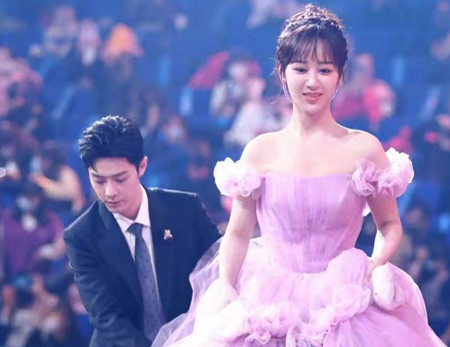 肖战|“余生”定档,突破600万人预约,“玉骨遥”粉给肖战粉放狠话