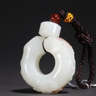 梅花|旧藏·和田玉籽料梅花鸣蝉挂件