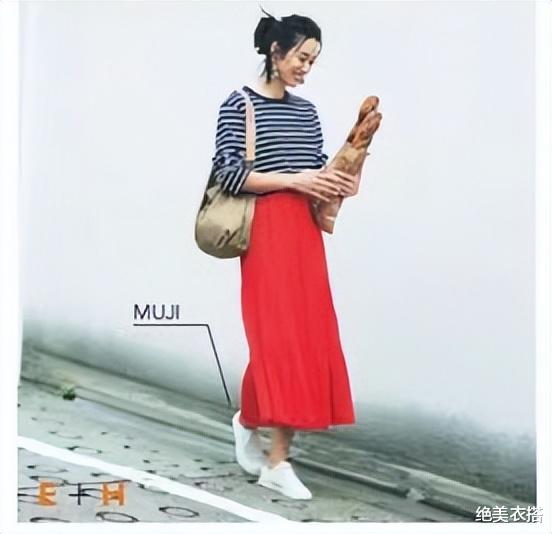 穿得花哨才时髦?你太肤浅了!不懂“基本款”的百变穿搭,没救