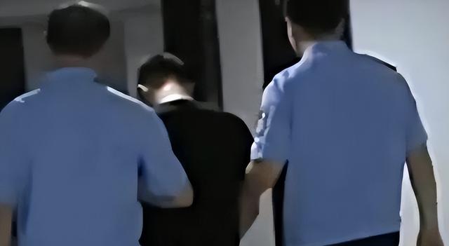 纪实:南京一女子家中幽会情人,丈夫藏在床下抓包,最终惨淡收场