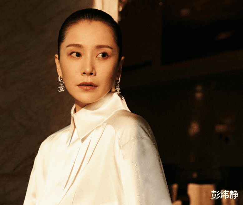 阿娇 8位女星同活动比美！43岁章子怡少女麻花辫，周冬雨快“秃”了