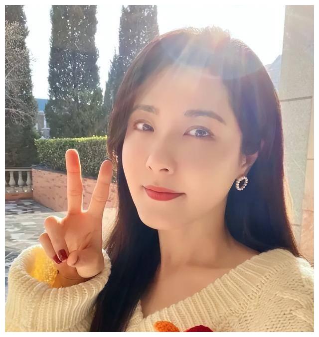 曾黎|“中戏两百年一遇的美女”曾黎,为何不爱帅哥,46岁仍未婚?