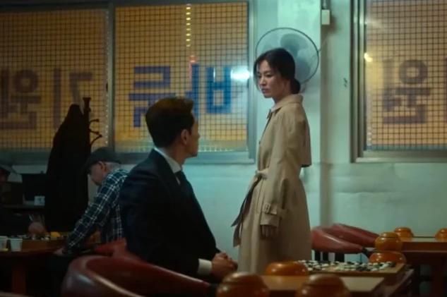 宋慧乔|《黑暗荣耀》忘记宋慧乔，记住了个老男人，郑成日的无敌魅力