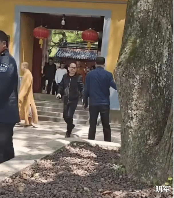 青海湖|马云到普陀山普陀寺旅游,随从的人还不少,方丈亲自送到门口