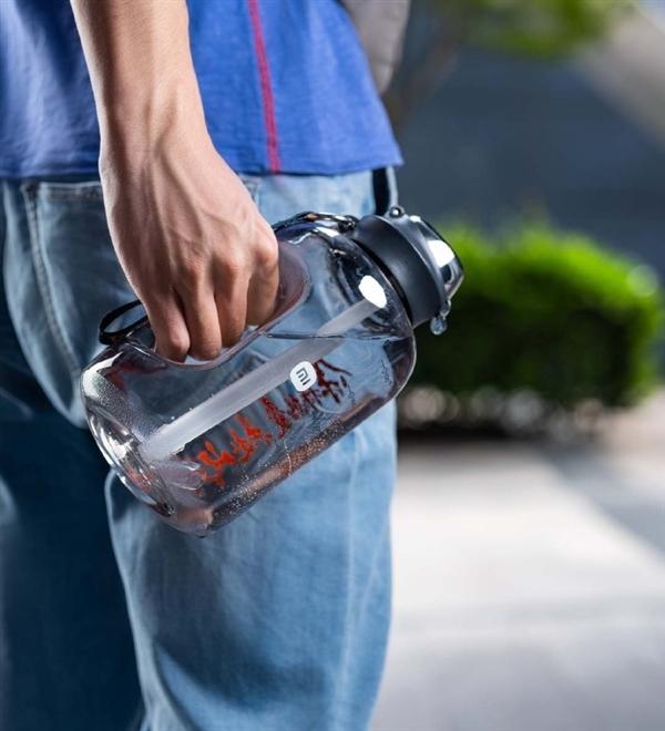 小米科技|小米定制运动水壶发布：1.5L超大容量 两种喝水方式