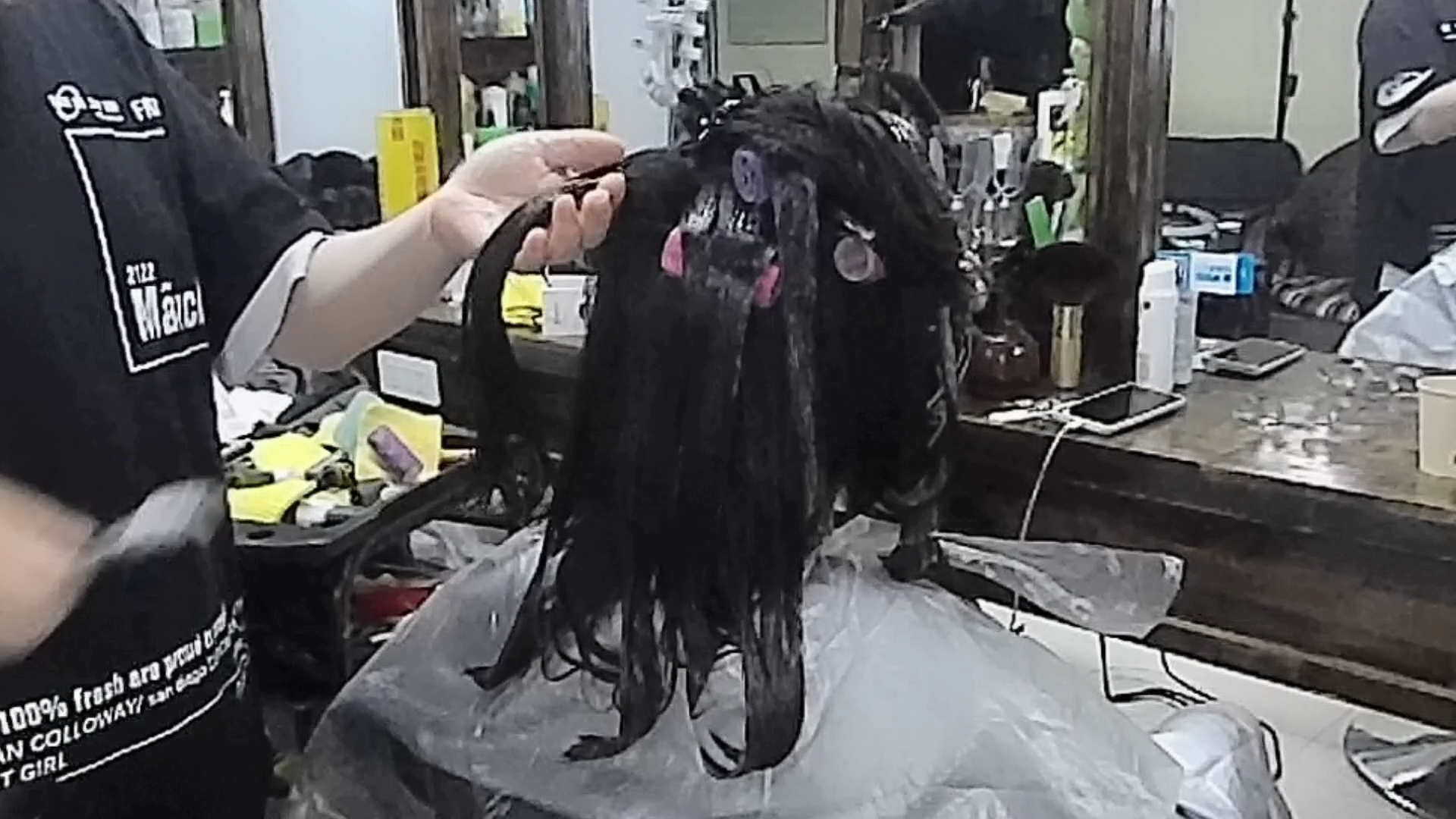 烫发 热烫二号剂发热的危害很大,对发质伤害大,干枯毛躁也会影响品质