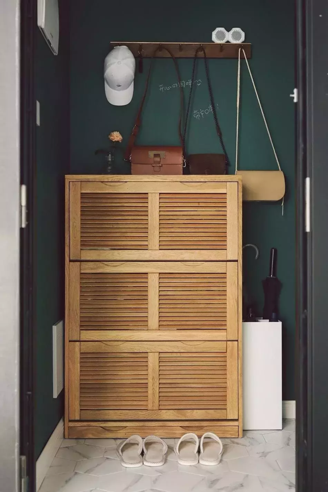 家里进门一地鞋，玄关满地乱糟糟！这样装才标准！简单又实用