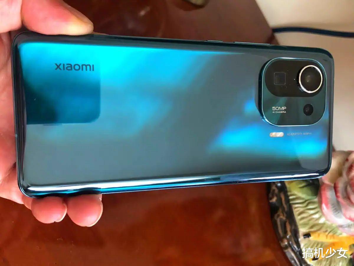 小米科技|雷军彻底清仓,大底主摄+IP68防水+五千电池,已从5699跌至2879元