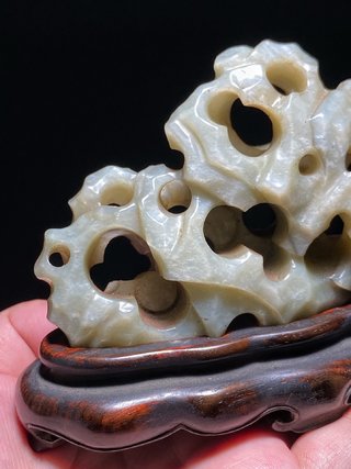 和田玉籽料|清中期 和田玉籽料 太湖石山子 摆件