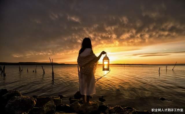 |故事联想测试：你要注意哪种职场小人？测出你的工作态度&心理特质是怎样的？