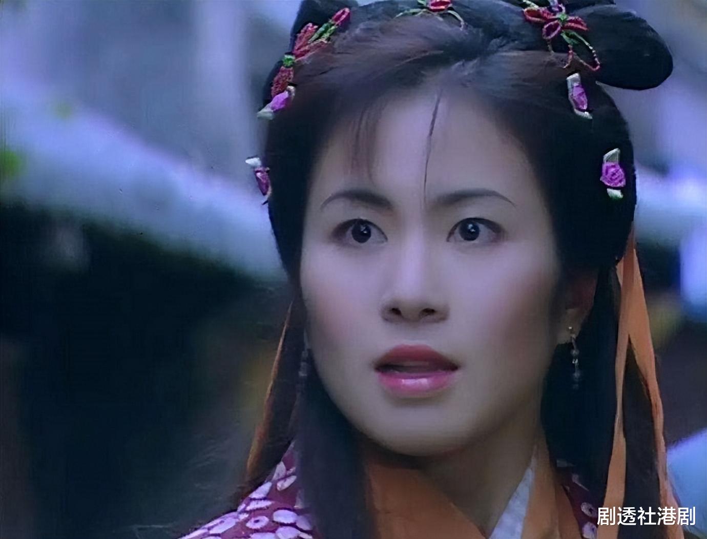 叶璇|TVB前古装女神素颜直播腰间赘肉明显用手剔牙，网友：令人唏嘘