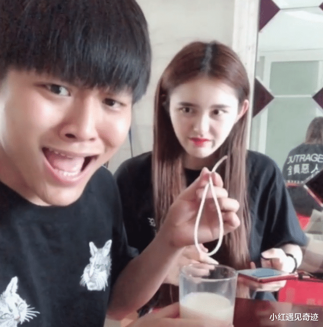 短视频|“不务正业”却圈粉6千万，每天上网收入过亿，小杨哥到底啥背景