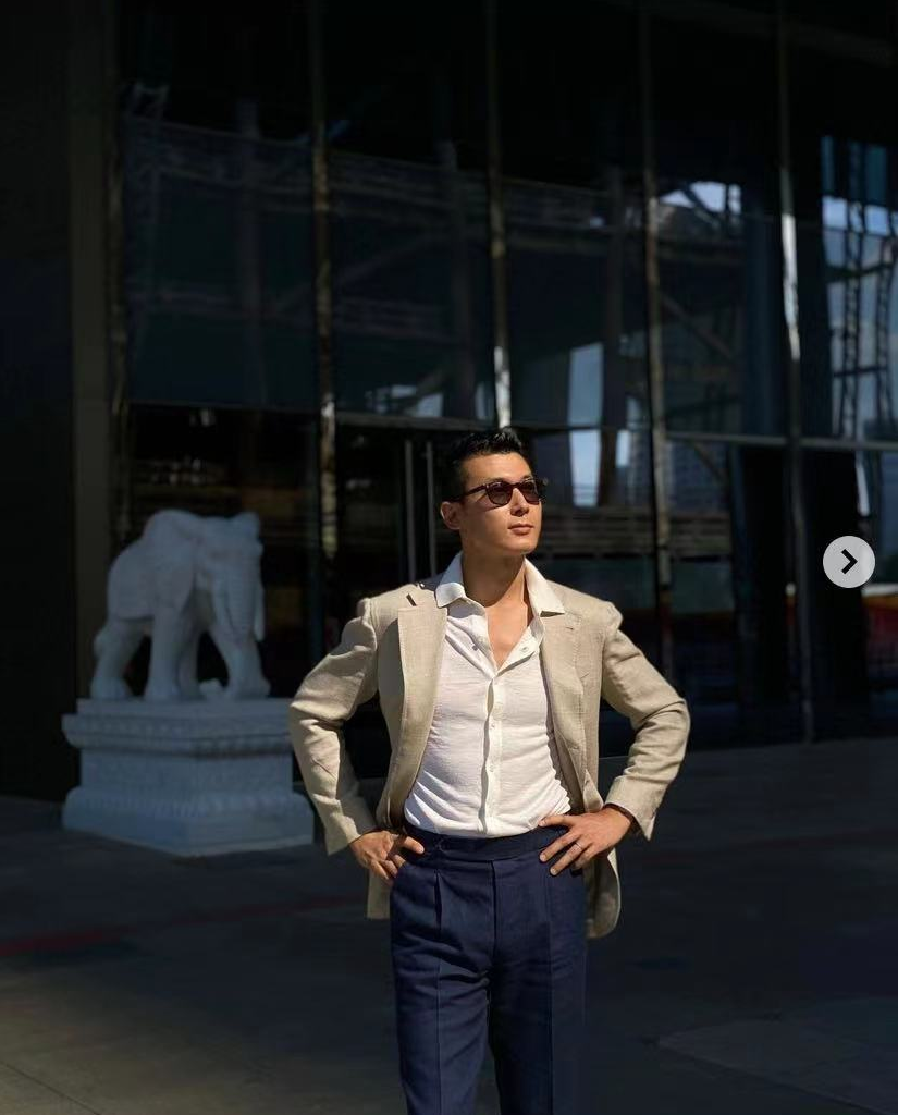 朱珠|朱珠女儿6个月就学游泳,握拨浪鼓萌态十足,戴蕾丝帽精致似公主