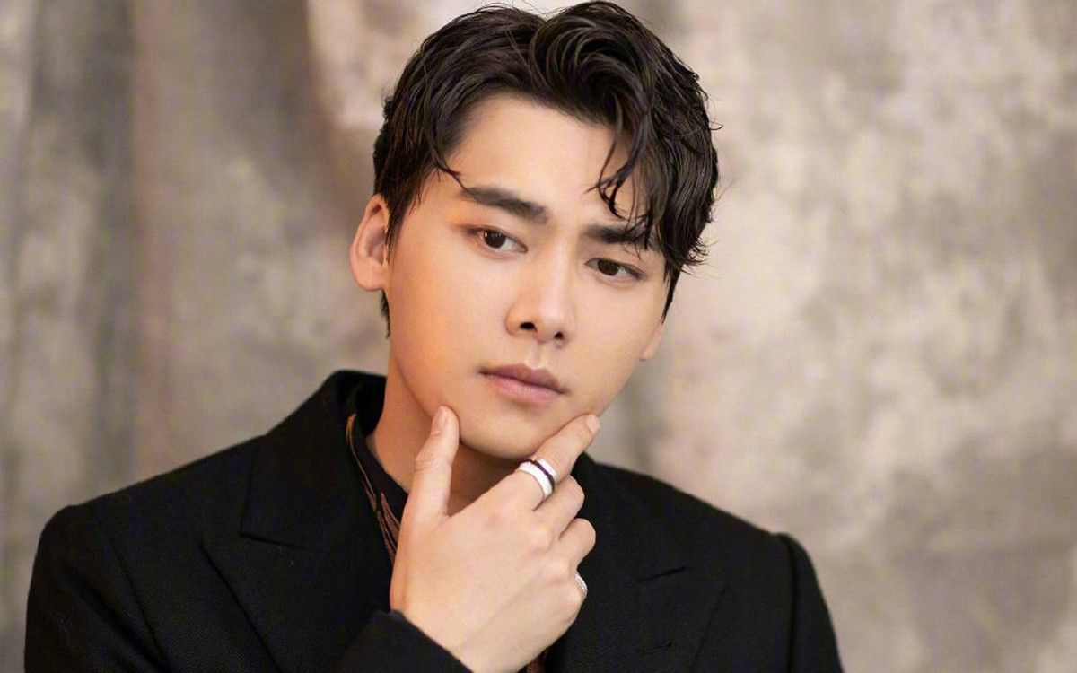 李易峰|李易峰缺席活动被传丑闻，本人直播亲自回应，粉丝们终于松了口气