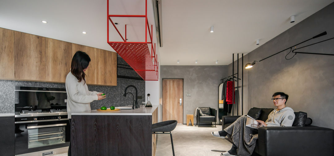 不管别人怎么说,她坚持把自己的家装成工业风格,有自己的高冷风