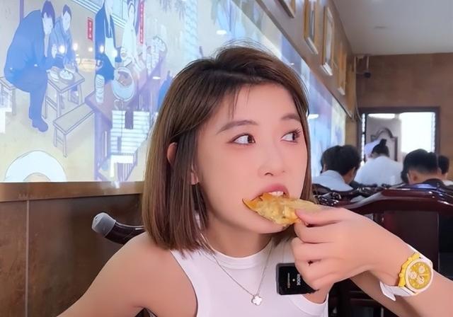 章子怡|网红聂小雨打卡河南美食,餐前测量腰围被嘲做作,网友:建议封杀