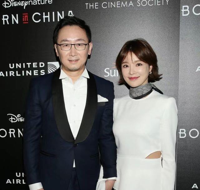 陆川|陆川妻子太漂亮了！夫妻罕见合体她打扮好精致，被老公牵手好娇羞