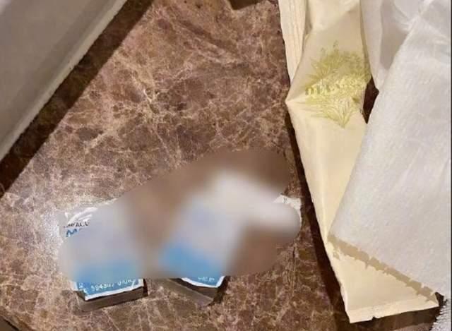 岳云鹏|看了这群围堵飞机舱的年轻女孩,才知道岳云鹏为什么拒加王菲微信