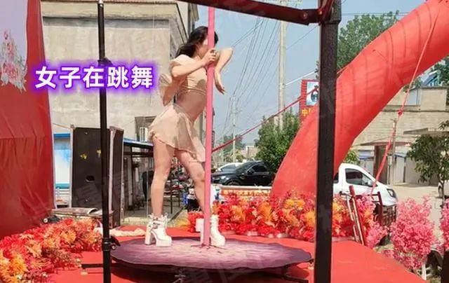 河北婚礼1段女子“不雅”视频全网疯传:低俗成瘾,正在蔓延