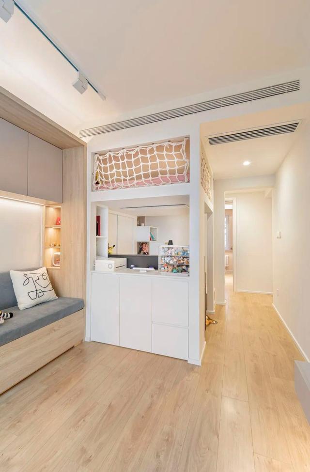 60㎡老破小,客厅隔出儿童房,全屋打满柜子,温馨舒适不压抑