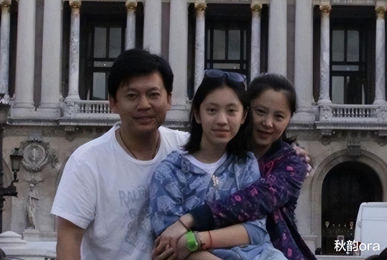 娱乐圈|“赵政委”何政军：娶初恋，妻子为他退出娱乐圈，结婚30年零绯闻