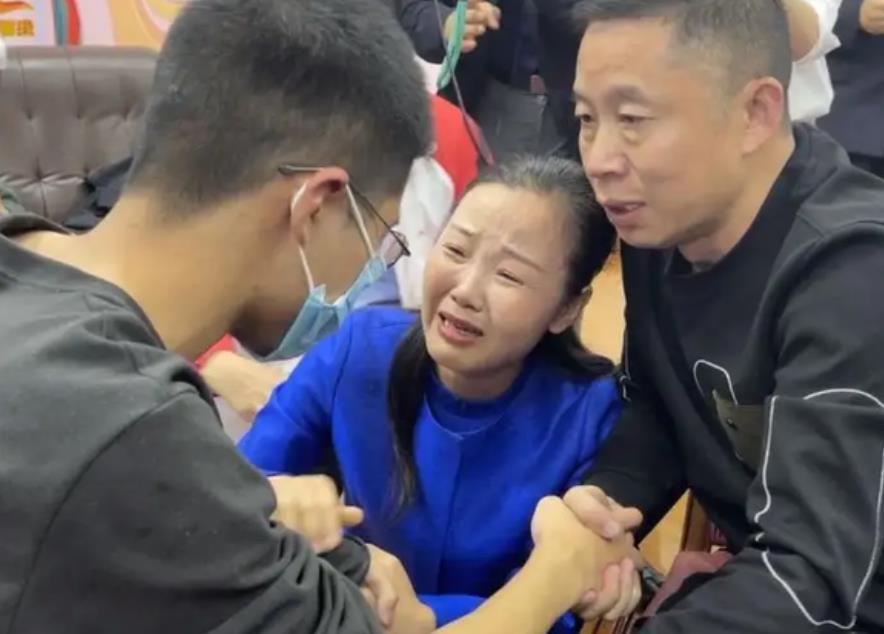 |孙海洋称带孩子出去野,孙辉看上的东西稀奇古怪,洋洋想修理辉辉