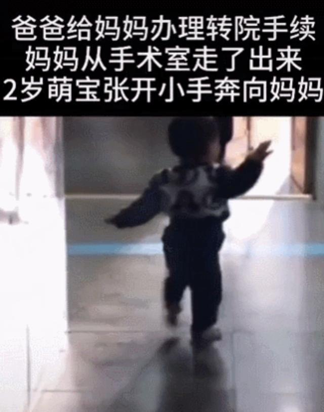 地铁上一张偷拍照曝光:妈妈,为了爱你,我用尽了全身力气