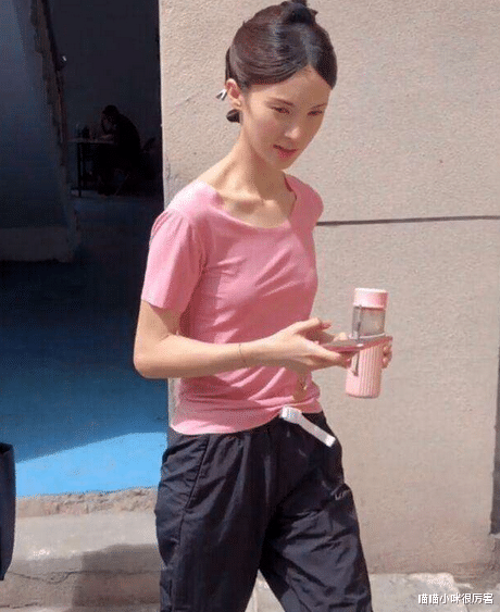 连衣裙 “内卷”下7位暴瘦的女明星,有的瘦到54斤,有的体力不支坐轮椅