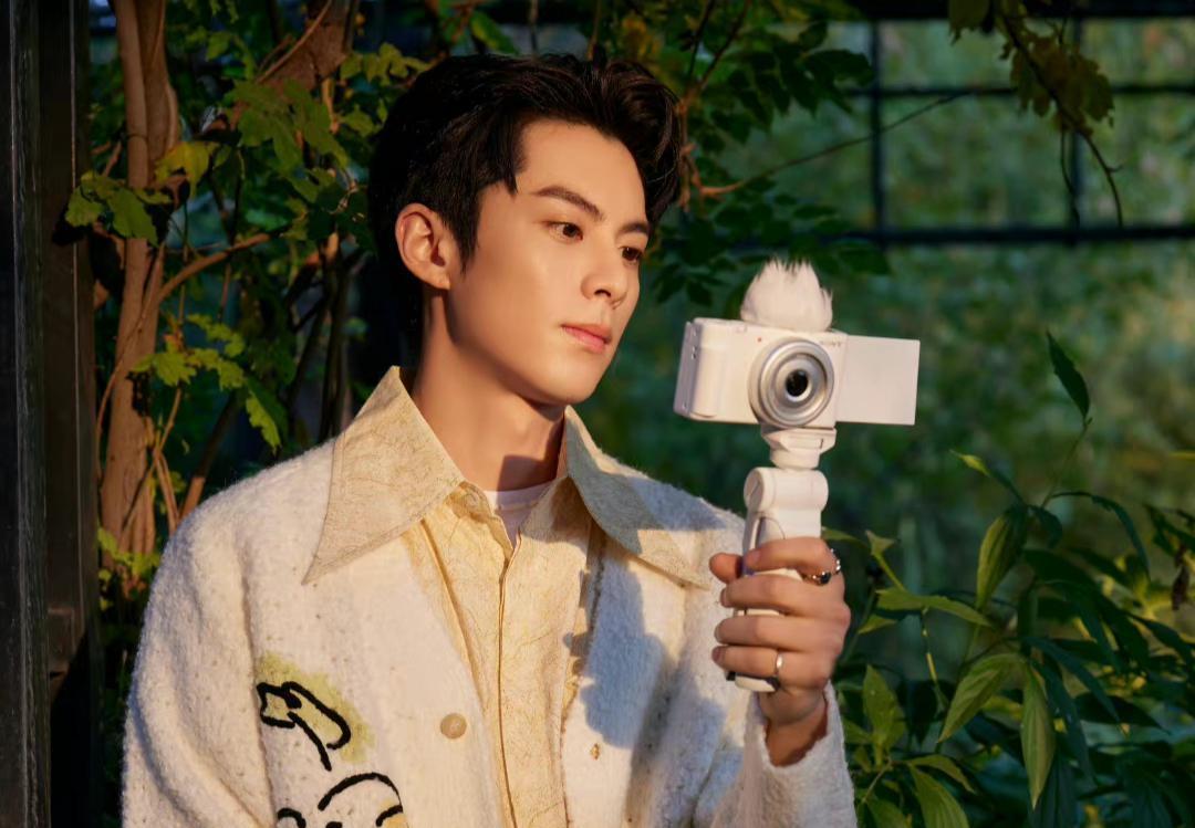 肖战|肖战爆料要被王鹤棣取代！年龄和涨粉量落下风，除了粉丝无人喜欢