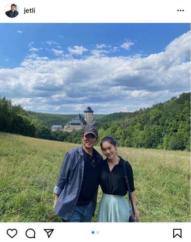 李连杰|李连杰携家人欧洲度假！19岁小女儿近照曝光，身材凹凸有致颜值高