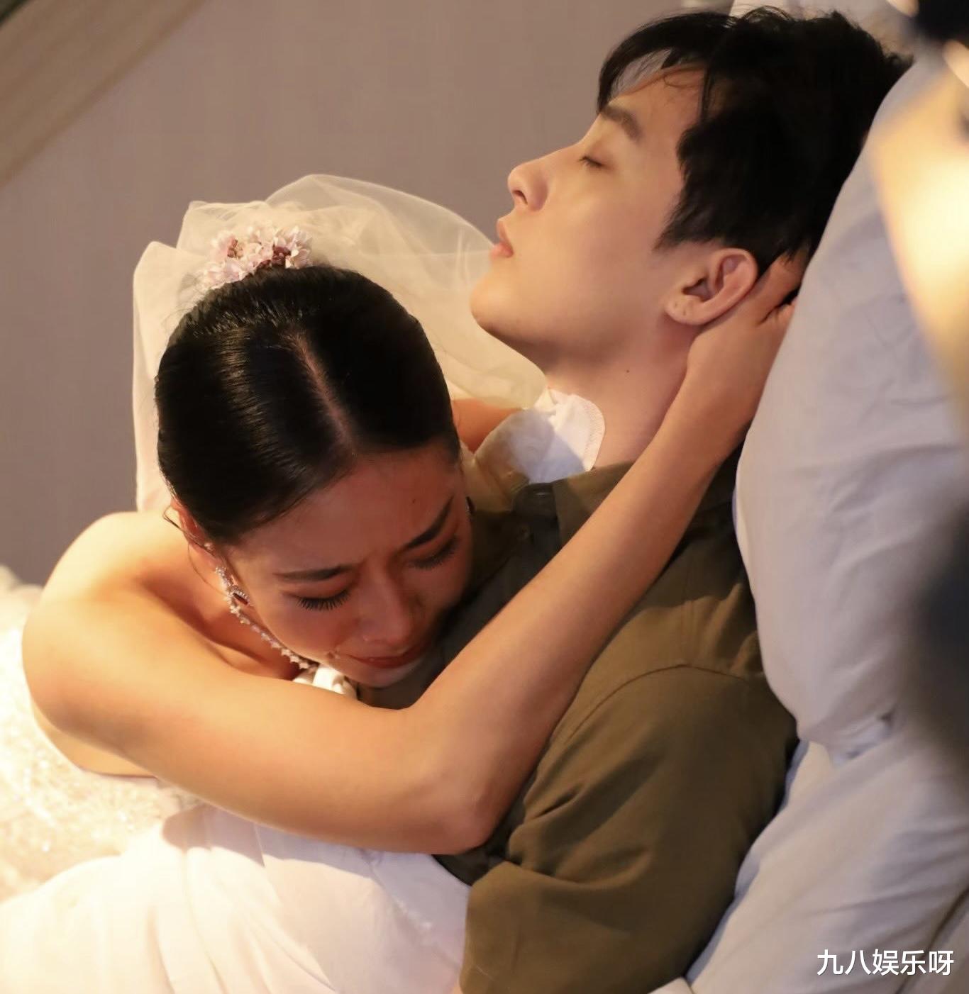 女孩|《爱与背叛》：闺蜜团纷纷“领盒饭”？全员恶人设定太带感，反转不断