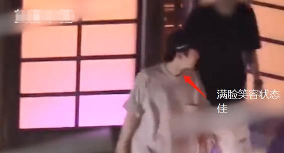 董子健|董子健离婚后酒吧玩乐，全程笑脸状态佳，女方首曝朋友圈显辛酸