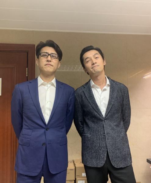 胡歌|胡歌罕见更新动态,晒出剪刀手图片,疑似县委大院定档国庆