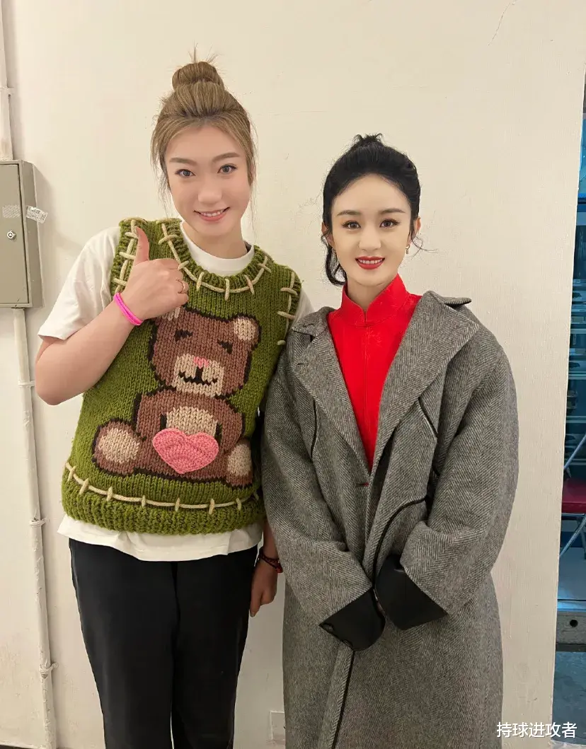 董卿|李梦、王思雨亮相春晚!中国女篮气质一流,李梦颜值不输春晚明星