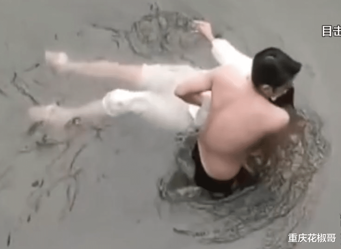 重庆英雄!女子落水好心男子勇敢施救,目击者拍视频发现是自家女婿