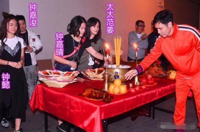 朱玲玲|钟镇涛长子近照，曾因“貌丑”而抑郁，与生母章小蕙疑断绝母子情