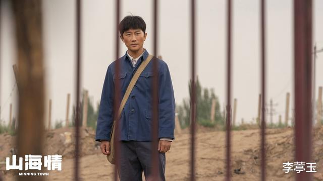 山海情|山海情剧组真狠：演员咬牙拍摄，用身体挡住风沙，人均晒黑好几度