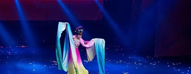 李玉刚|首播10.64亿，在这档打破次元壁的综艺，李玉刚又抓住了流量密码