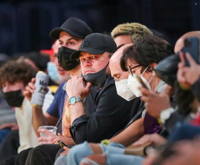 街拍|男星街拍｜陈坤冯绍峰都现身！2022超级碗“好多人啊！”