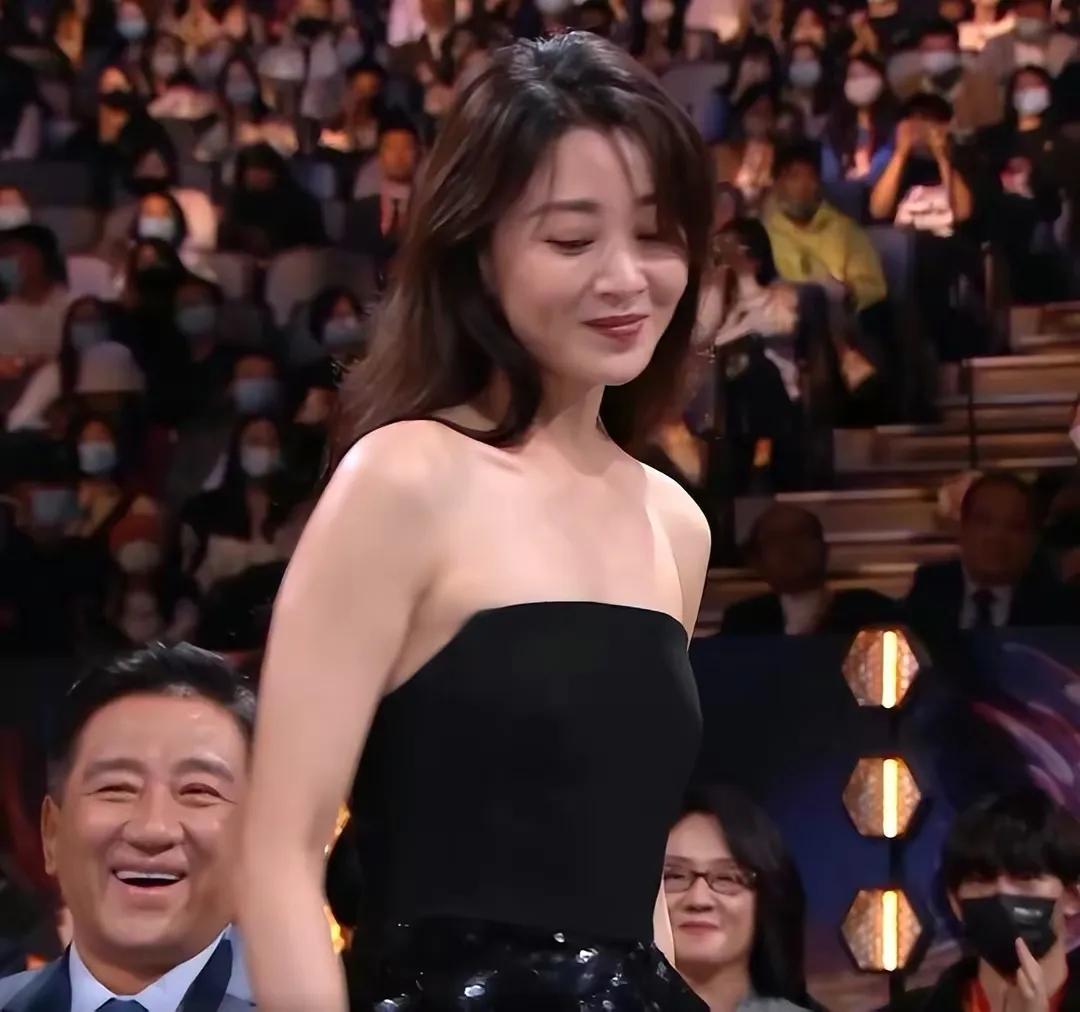 谭松韵|金鹰节颁奖典礼!马丽得奖太好哭,吴越留短发好显老,谭松韵最佳