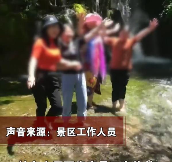 九寨沟景区严禁踩水,4大妈光脚丫子戏水拍照!为什么不能玩水?