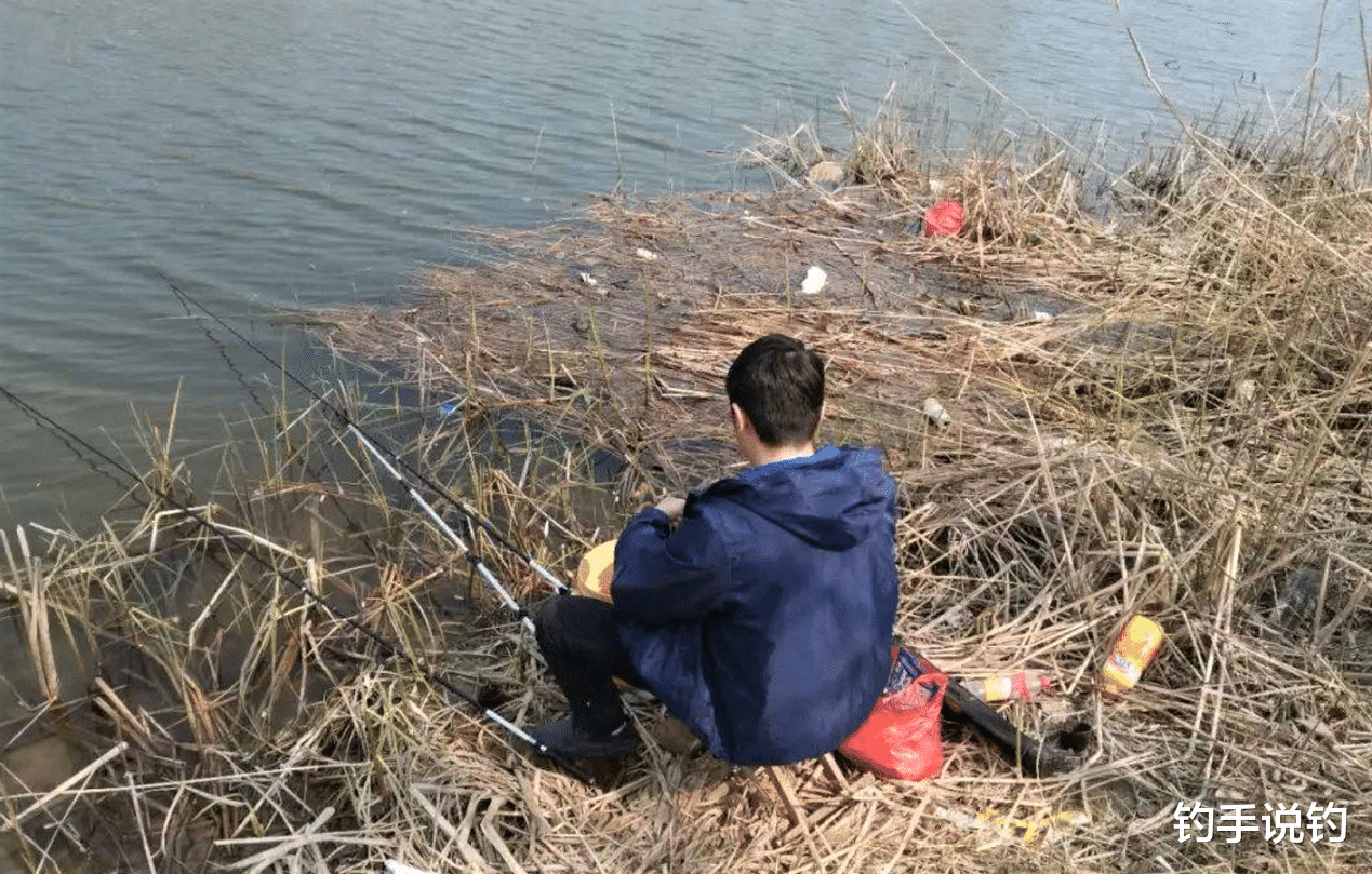 饵料|冬季钓鱼,用饵、打窝都要牢记“三大注意”,不让钓鱼变“喂鱼”