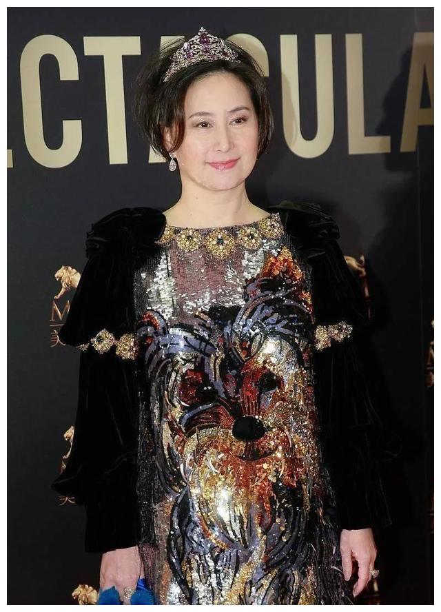 何超琼|刘嘉玲对何超琼说：“我是打扮得贵气，你是真贵气！”