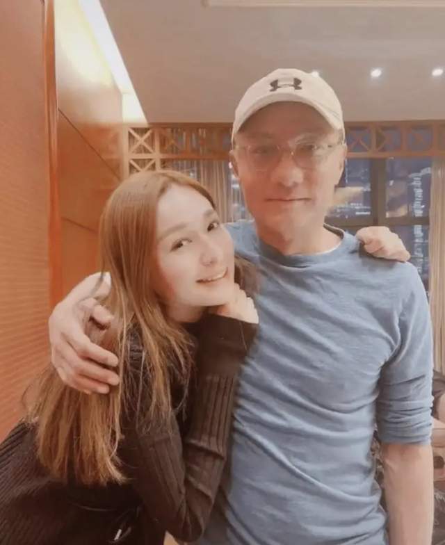 62岁知名港星被外籍前妻家暴!长期受虐不敢反抗,离婚27年仍互骂