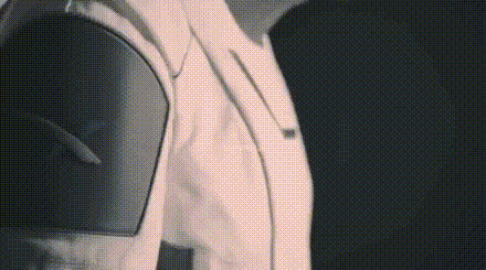 一套宇航服的造价是两千万美元,因为由内至外都充斥着高科技