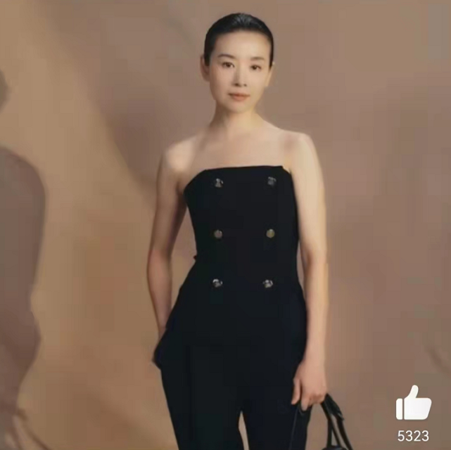 董洁|朱珠霸气回归！穿职场装拍片美回巅峰，气场更是赢过“苦相脸”董洁