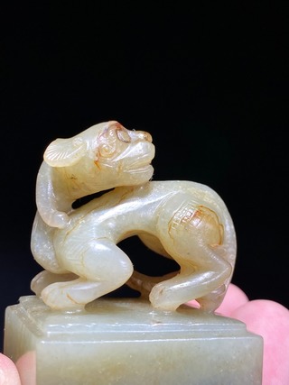 文玩|明 和田玉籽料 玉浸色 瑞兽 兽钮 印章 摆件 把件