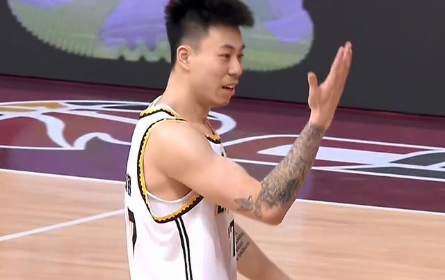 大赢北控40分！辽宁队锋线小将复出大爆发杨鸣坐在场边偷笑