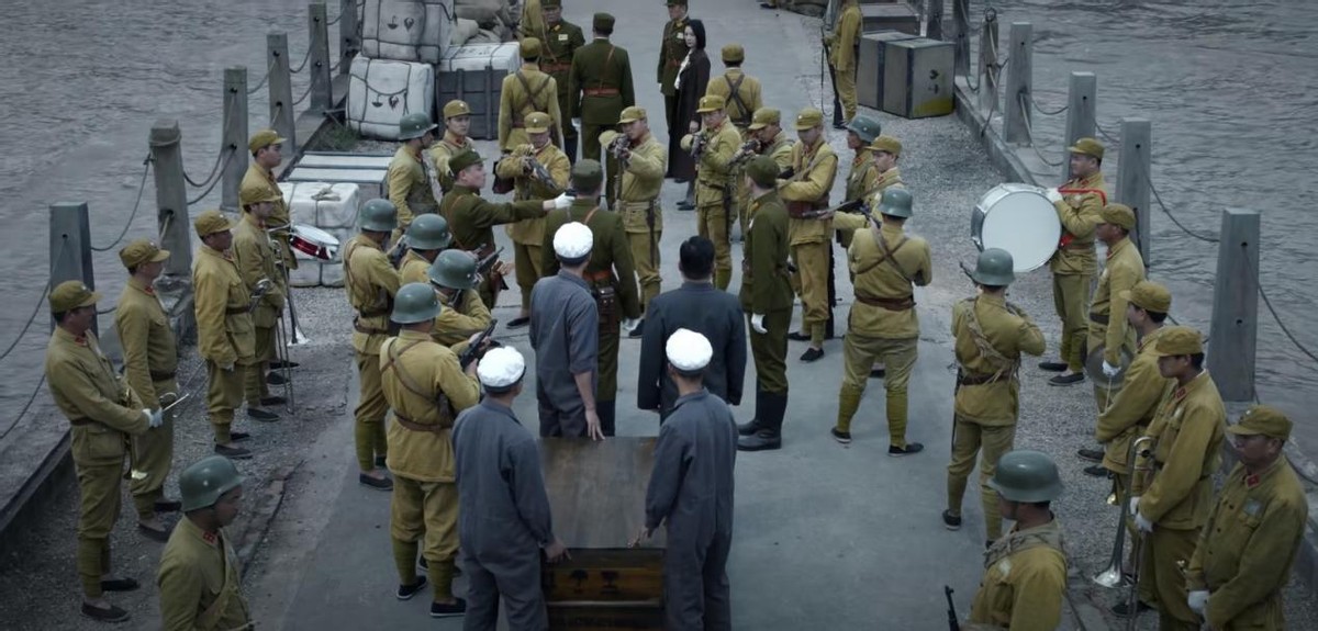 虎胆巍城|连续4天收视破2,《虎胆巍城》成央视王牌,张国强抽到王炸